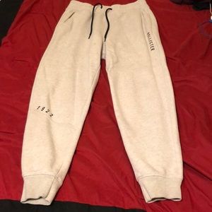 Hollister joggers